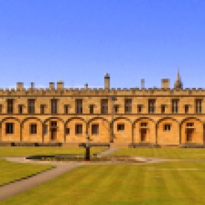 Originally planned as one of the largest cloisters in Europe, Cardinal Wolsey got distracted and it never came to be. This lovely summer's day in Oxford showed it to perfection. https://amaviedecoeurentier.wordpress.com/2015/01/17/papa-bouilloire-chapter-the-second/