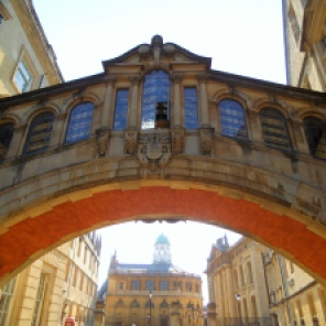 I was pleased with this shot of the Sheldonian Theatre seen behind the the Hertford Bridge commonly know as the "Bridge of Sighs". I know I sighed when I saw it. https://amaviedecoeurentier.wordpress.com/2015/01/02/bridge-of-sighs/