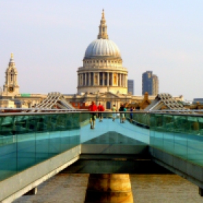 This photo I took of St Paul's Cathedral glimpsed from the Millennium Bridge is just the beginning of the wonders I encountered on my journey. https://amaviedecoeurentier.wordpress.com/2015/01/08/papa-bouilloire-goes-to-oxford/