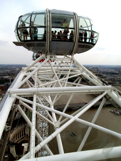 This is a view from the very top of the London Eye. Not for those who do not care for heights. 