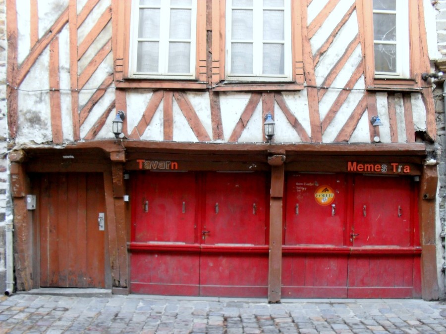 Rennes red doors (Large)